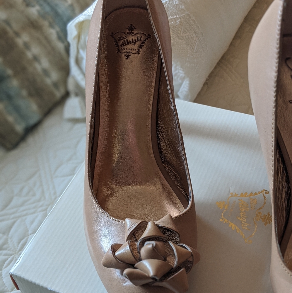 NEW ANTHROPOLOGIE Macyn Heels - Picture 5 of 8